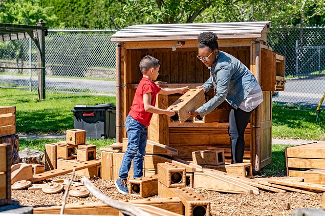 children stacking blocks outside